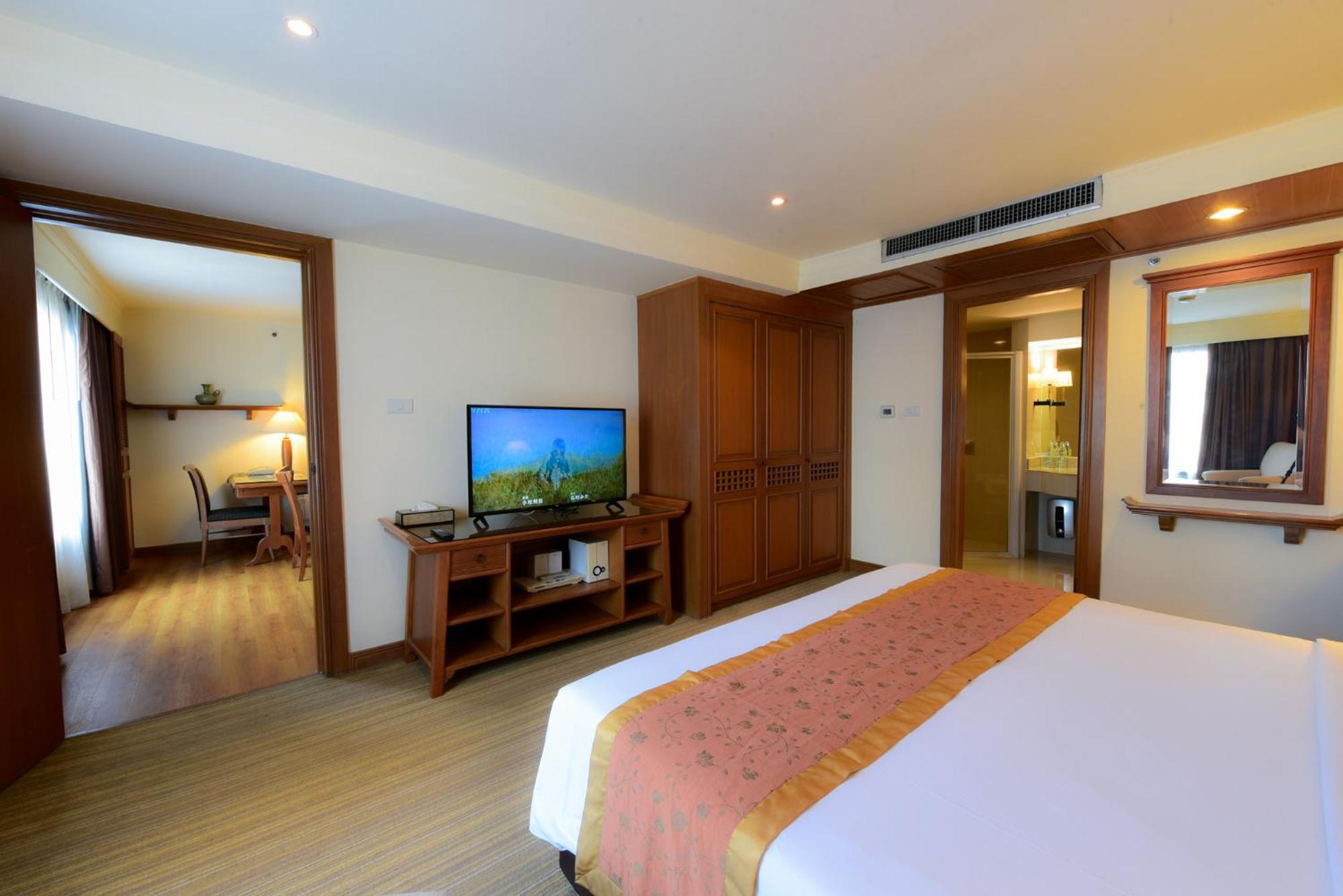 Silom Serene A Boutique Hotel Бангкок Екстер'єр фото