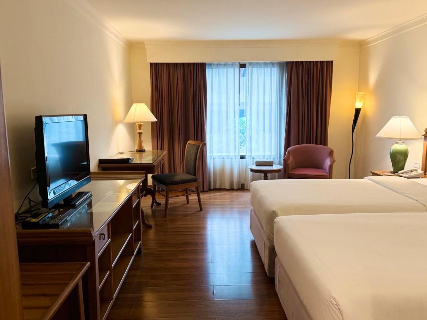Silom Serene A Boutique Hotel Бангкок Екстер'єр фото
