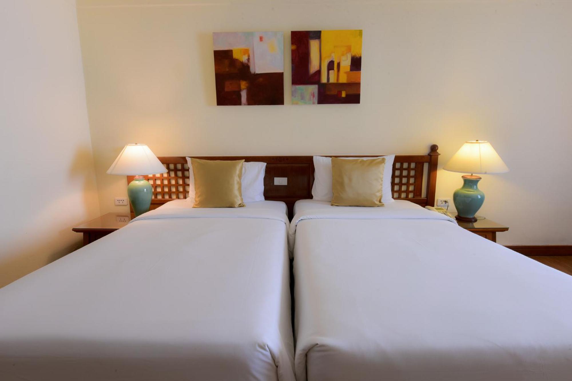Silom Serene A Boutique Hotel Бангкок Екстер'єр фото