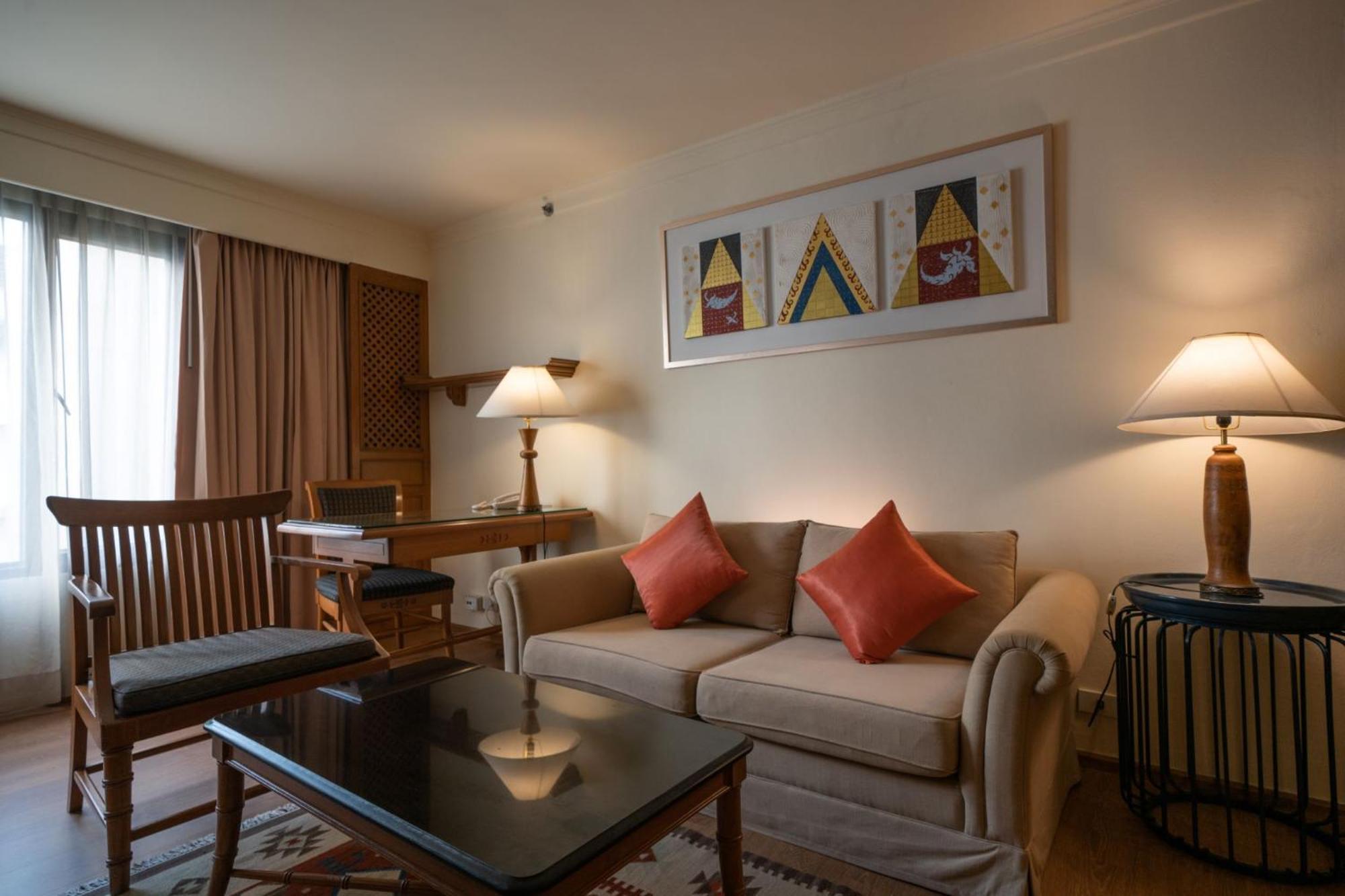 Silom Serene A Boutique Hotel Бангкок Екстер'єр фото