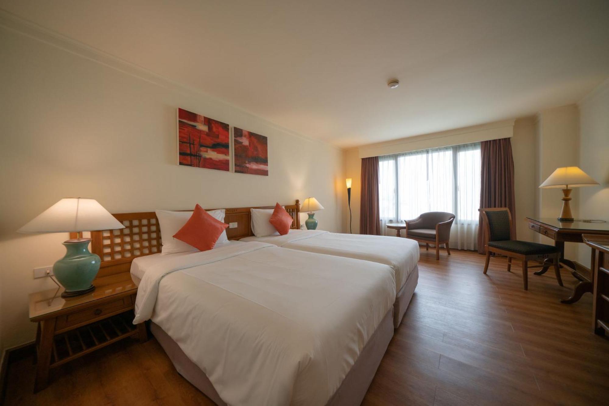 Silom Serene A Boutique Hotel Бангкок Екстер'єр фото